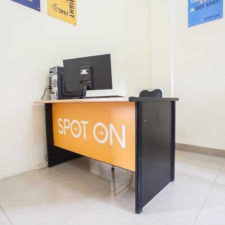 Spot On 2373 Executive Inn 2 Medan Exterior foto
